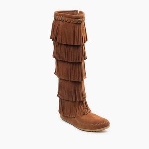 Minnetonka 5-Layer Fringe Boot